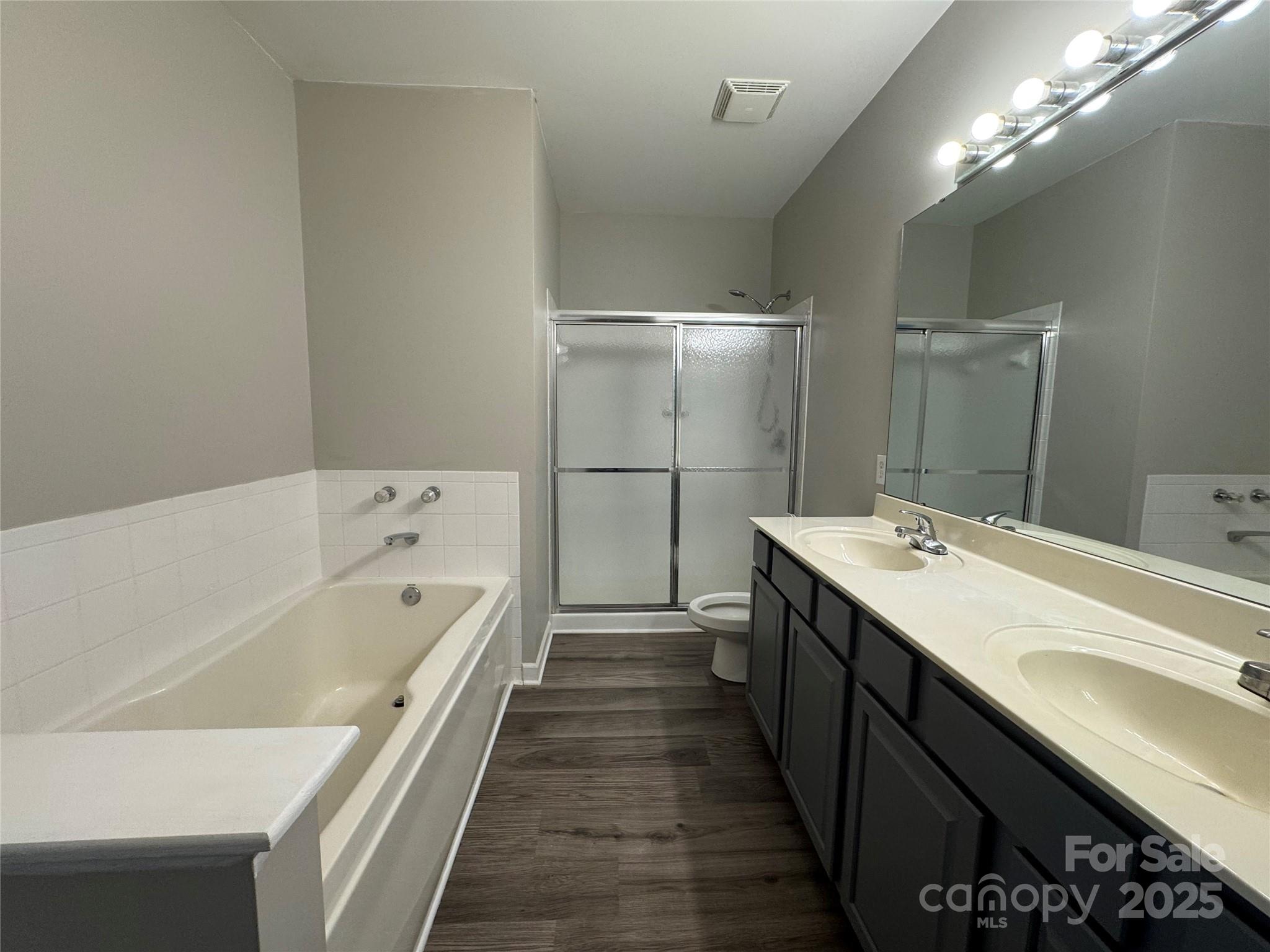 Charlotte, North Carolina 28262, United States, 2 Bedrooms Bedrooms, ,2 BathroomsBathrooms,Residential,Active,242307