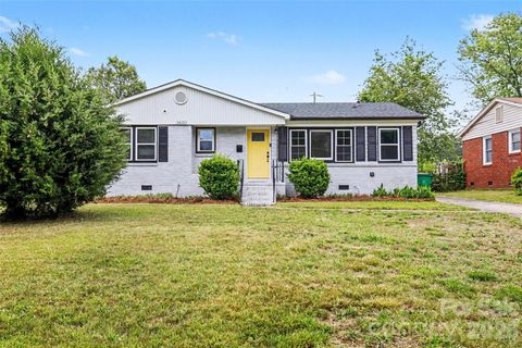 Photo of 3430 Meredith Avenue, Charlotte, NC 28208 (MLS # 4385761)