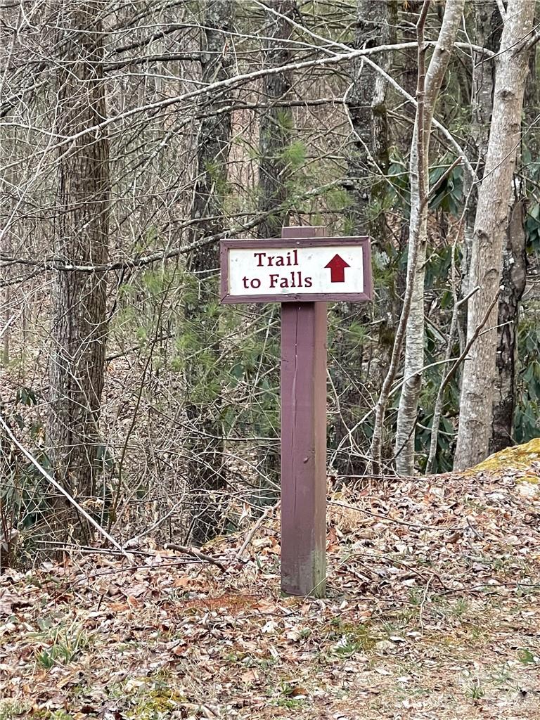 Pinnacle Falls - Land