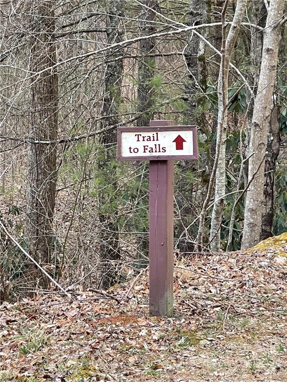 Pinnacle Falls - Land