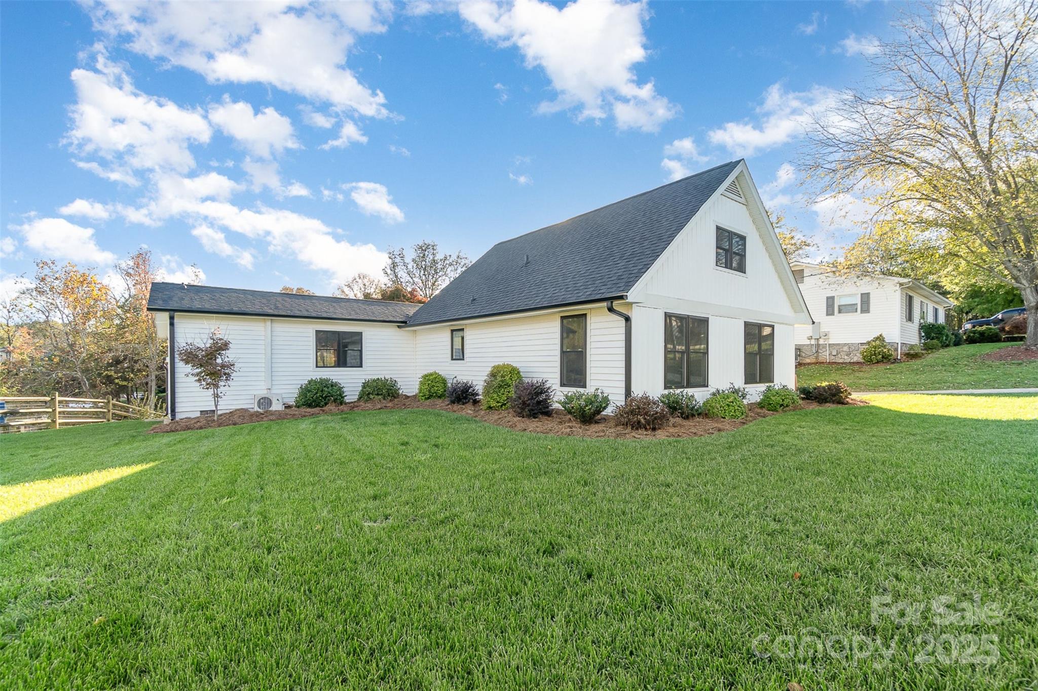 317 Commodore Loop