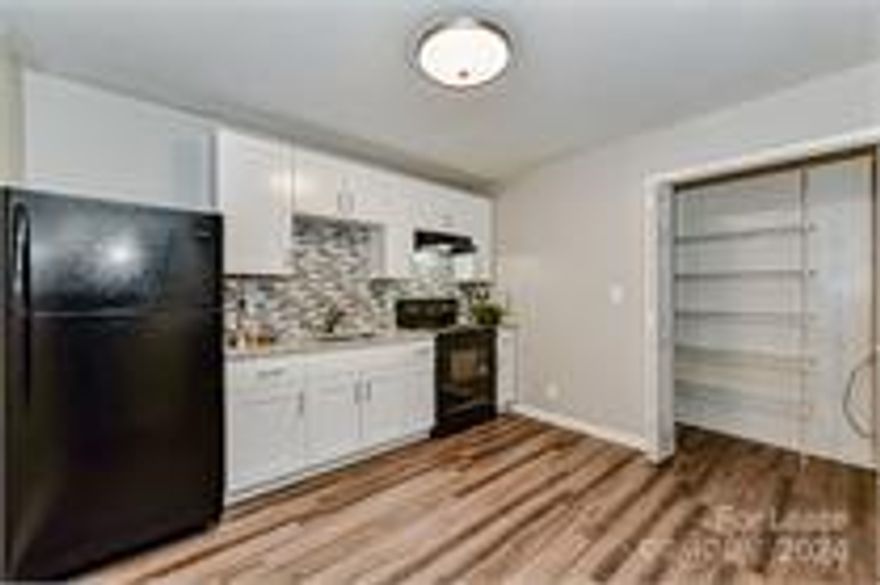 229-E Hoskins Mill Lane, Charlotte NC 28208

DISCLAIMER *MODEL UNIT PICTURES*

Come View this Gorgeous Apartment Minutes From Charlotte Douglas International Airport, Uptown Charlotte and i-85 to Grant Easy Access to All Growing Parts of Charlotte and Surrounding Areas!

This 1 Ba 1 Br House Features:

Front Porch Perfect for Spending Your Leisure Time
Granite Countertops!
Luxury Vinyl Plank Flooring
Appliances Include for you convenience
Central Heat & Air
New Light Fixtures
Freshly Painted Walls Throughout!

This Lavish House is Located in the Historic Thomasboro Area! off Street Parking, Around the street from Mr. 3's Crabs Spot and Multiple Neighborhood Parks!