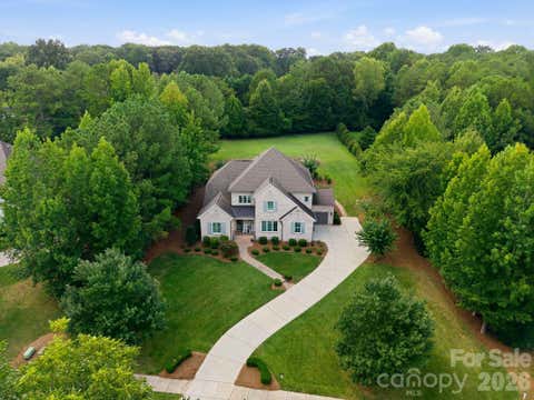 Photo of 13528 Castleford Drive, Charlotte, NC 28227 (MLS # 4416370)
