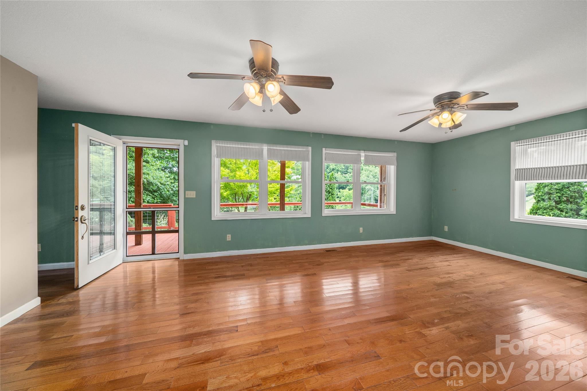 847 N Lakeside Drive