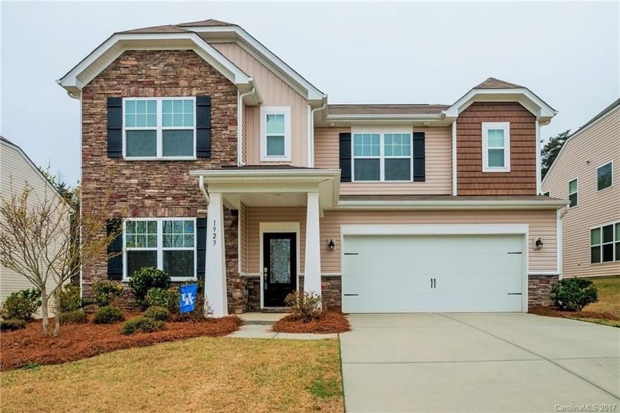 Great House, Great Location, Great Community, Great Price!! Hardwoods In Dining RM, Kitchen, & Large Great Room w/Gas Fireplace. Look At The Walking Virtual Tour & Be Amazed! Granite Kitchen, Tile Backsplash, Bar Stool Area, S/S Appliances, Gas Range/Oven, Formal Dining Room, Front Office, Guest Bedroom & Full Bath On Main, Large Master Suite w/Huge Walk-In Closet, Dual Vanities, Separate Garden Tub / Shower. Massive Loft Area, Upper Super Large Laundry Room