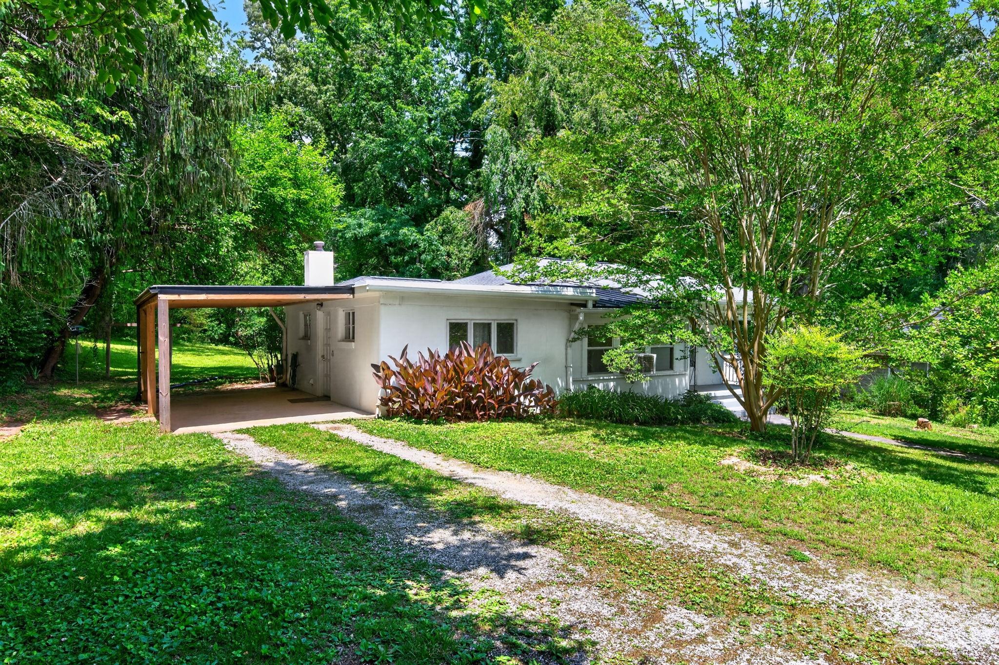 411 Hillcrest Circle