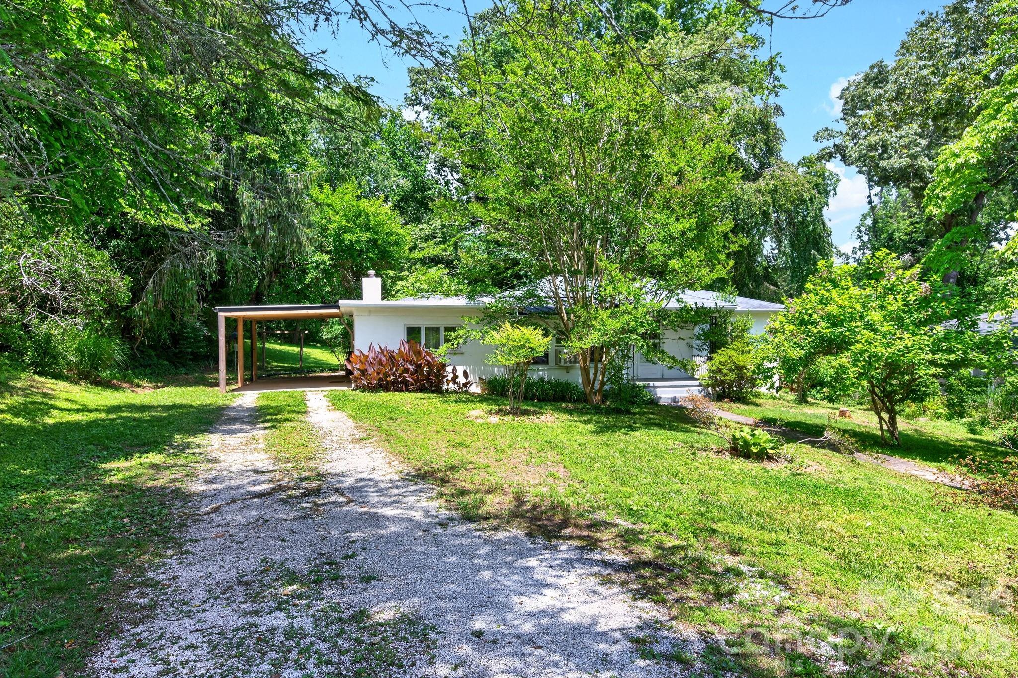 411 Hillcrest Circle