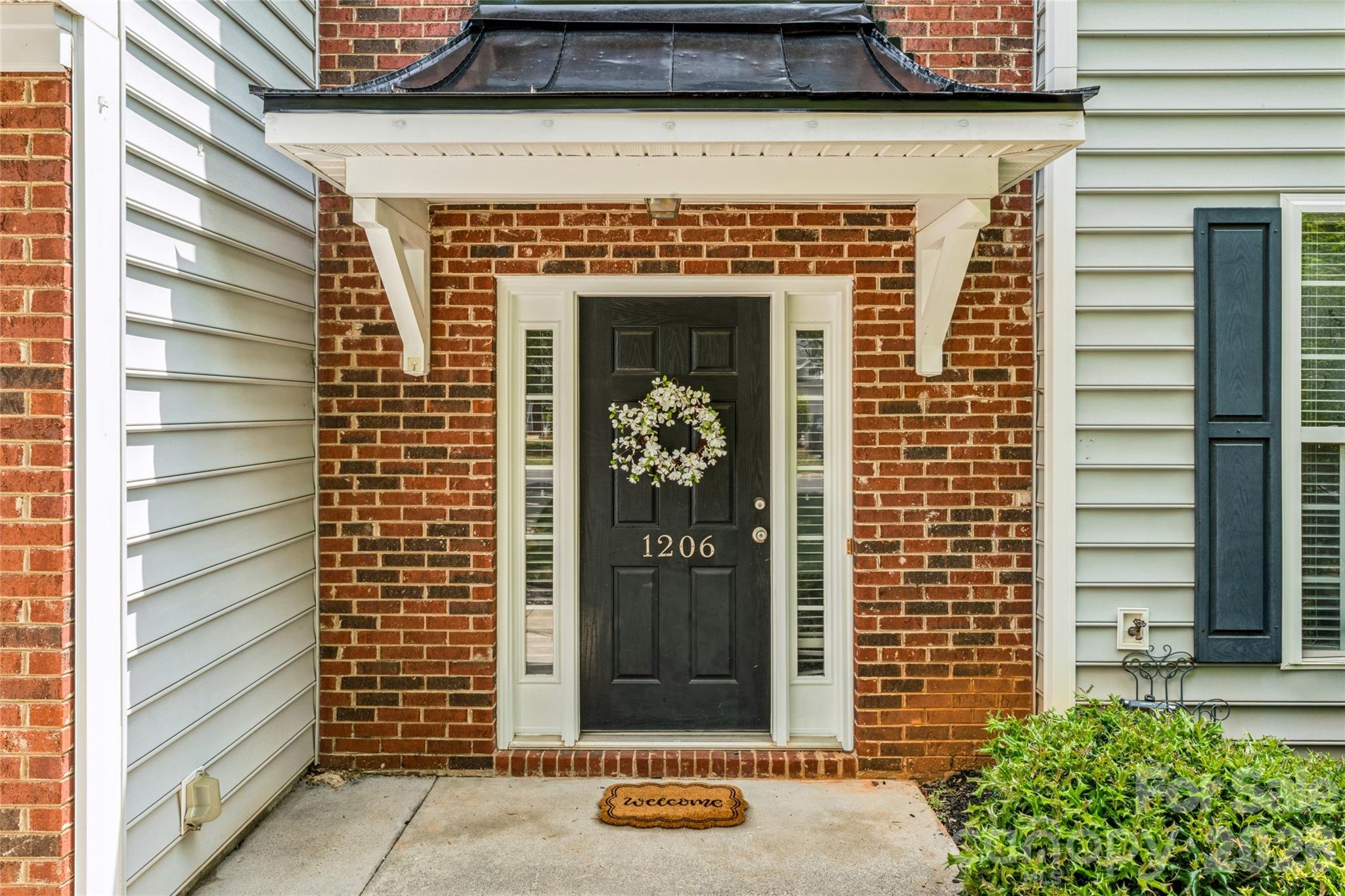 1206 E Arrow Lake Court