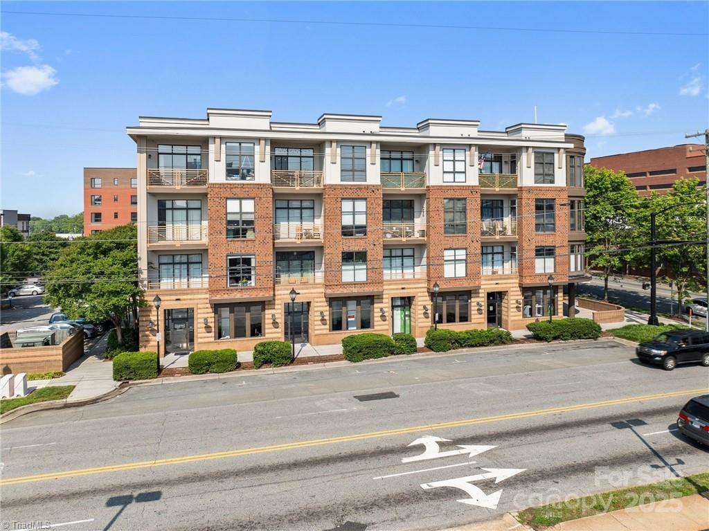 810 W 4th Street 201