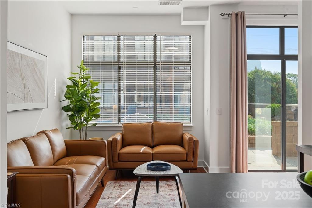 810 W 4th Street 201
