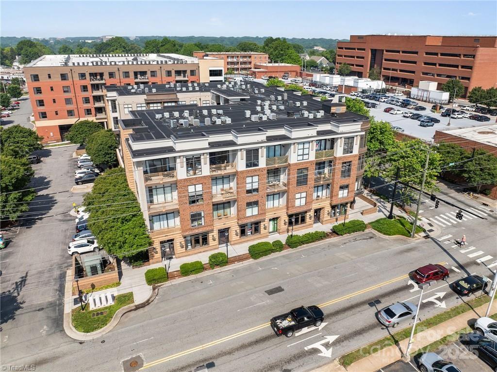 810 W 4th Street 201