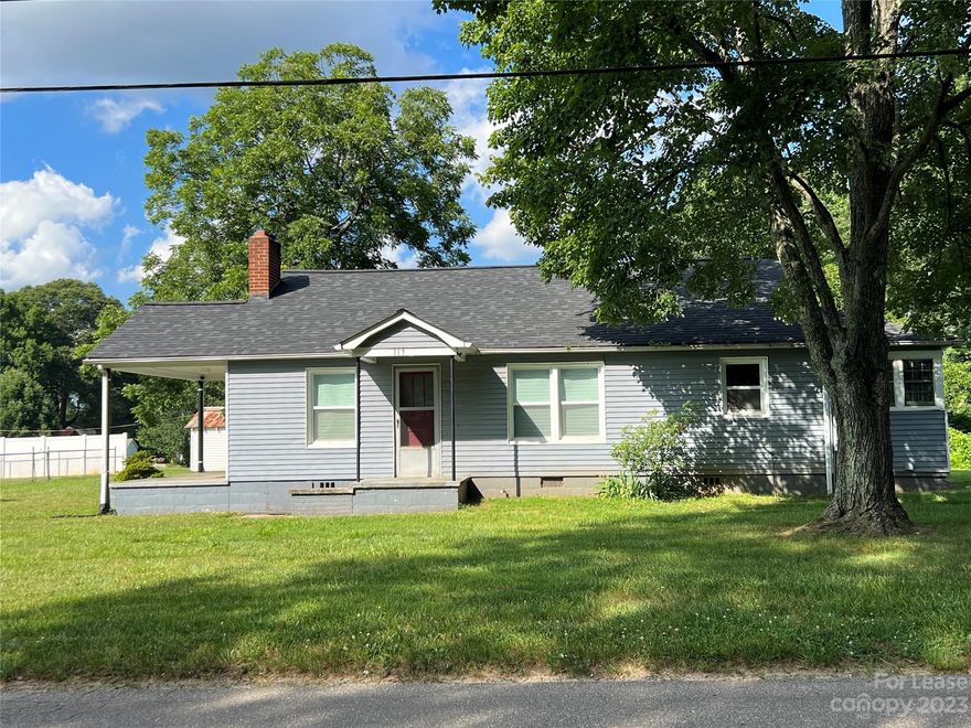 Two bedroom one bath home with new floors and fresh paint. Home has large yard and detached garage/workshop. Location is fabulous with easy drive to downtown Mooresville and close to hospital and restaurants.