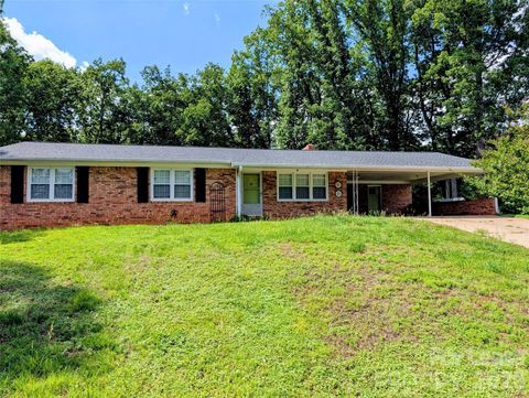 Photo of 105 Ridgewood Lane, Statesville, NC 28677 (MLS # 4387295)