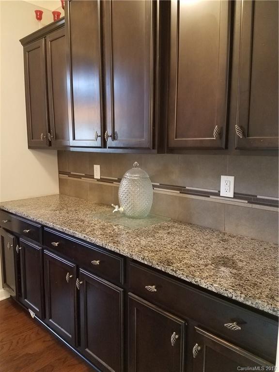 Ellis Pond - Residential