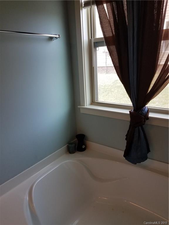 Ellis Pond - Residential