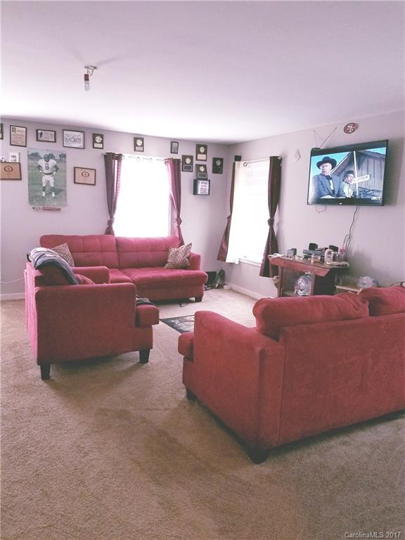 Ellis Pond - Residential