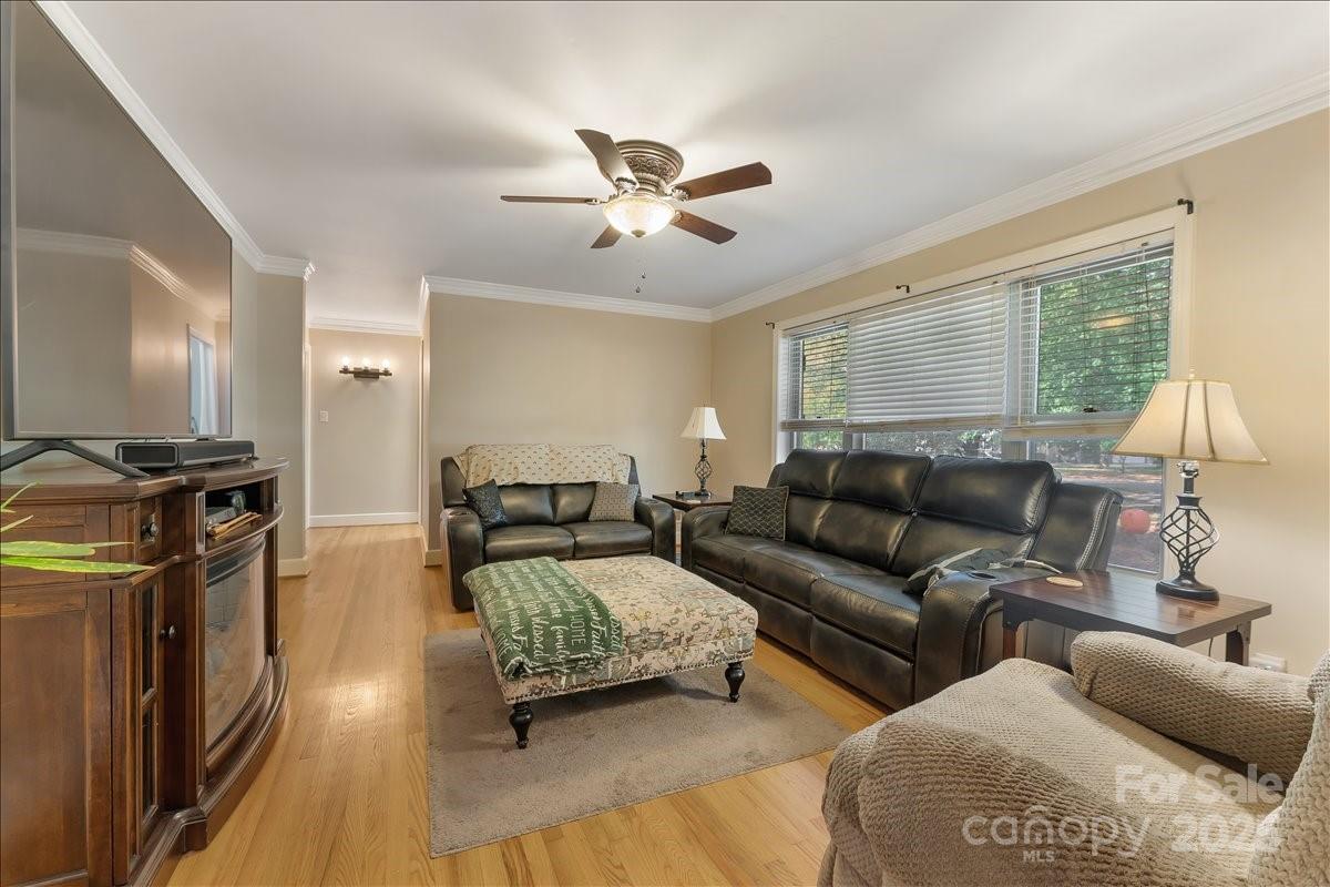 1277 Christopher Circle