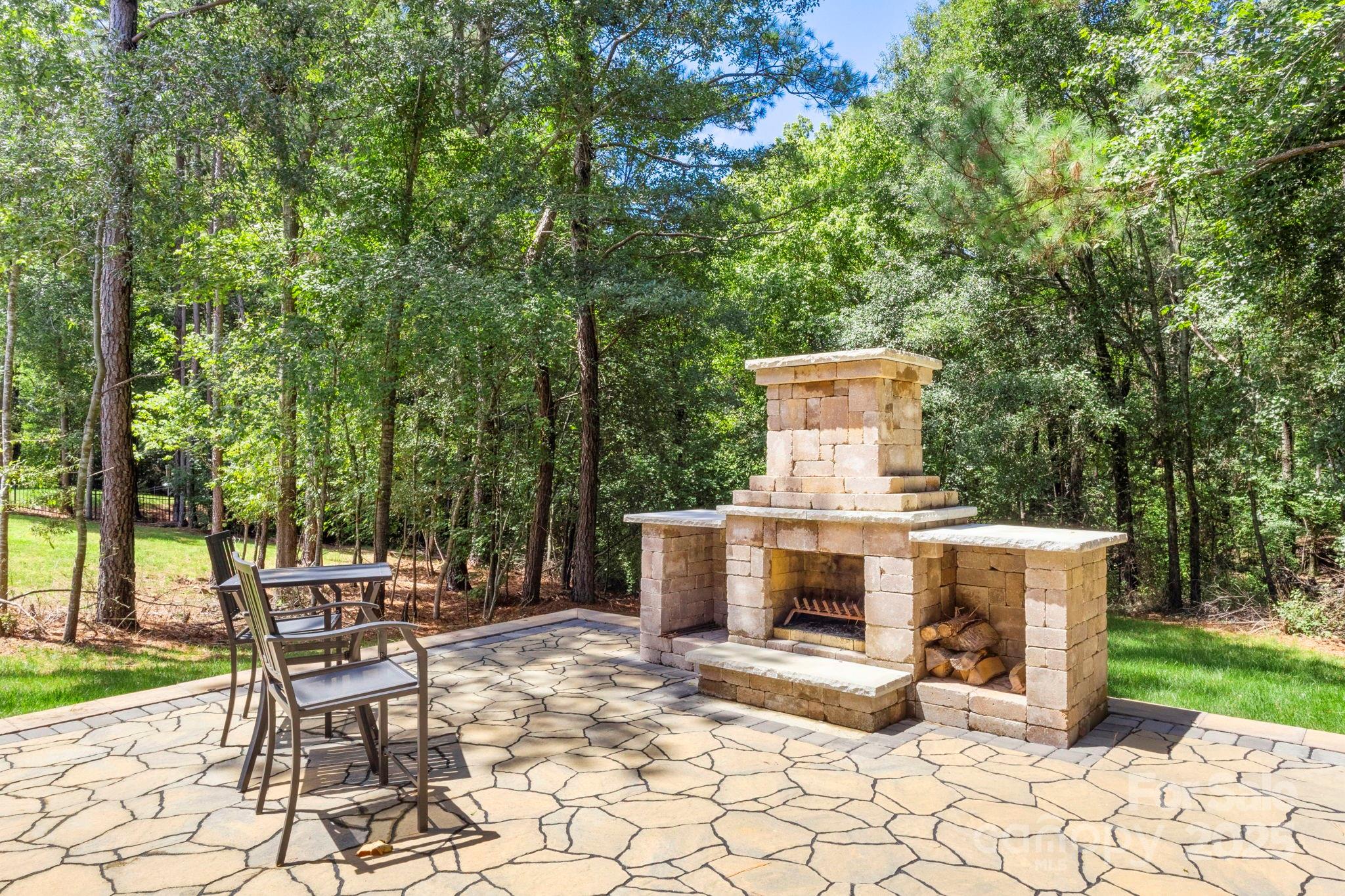 1327 Moonshadow Lane