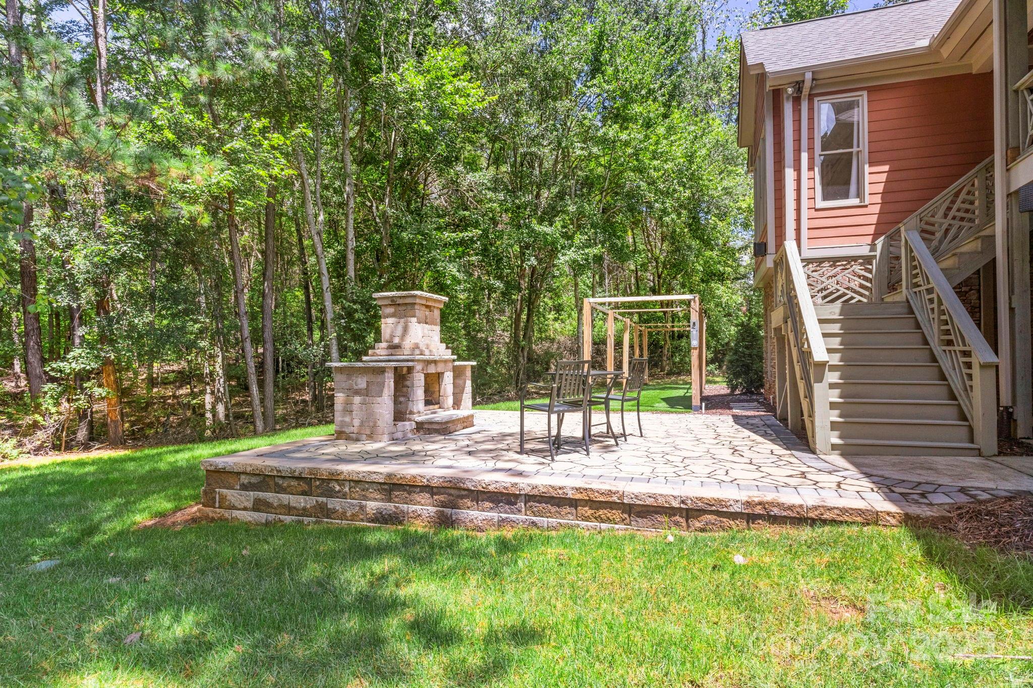 1327 Moonshadow Lane