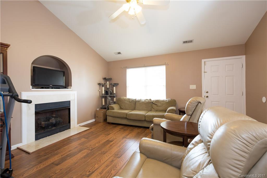 Oaks Of Broadway - Residential