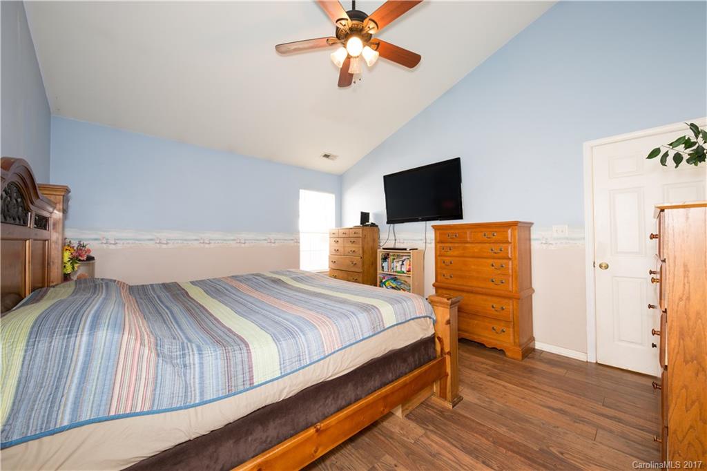 Oaks Of Broadway - Residential