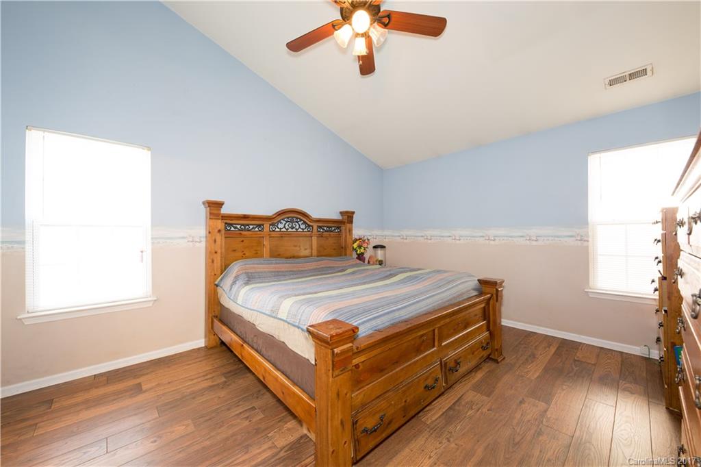 Oaks Of Broadway - Residential