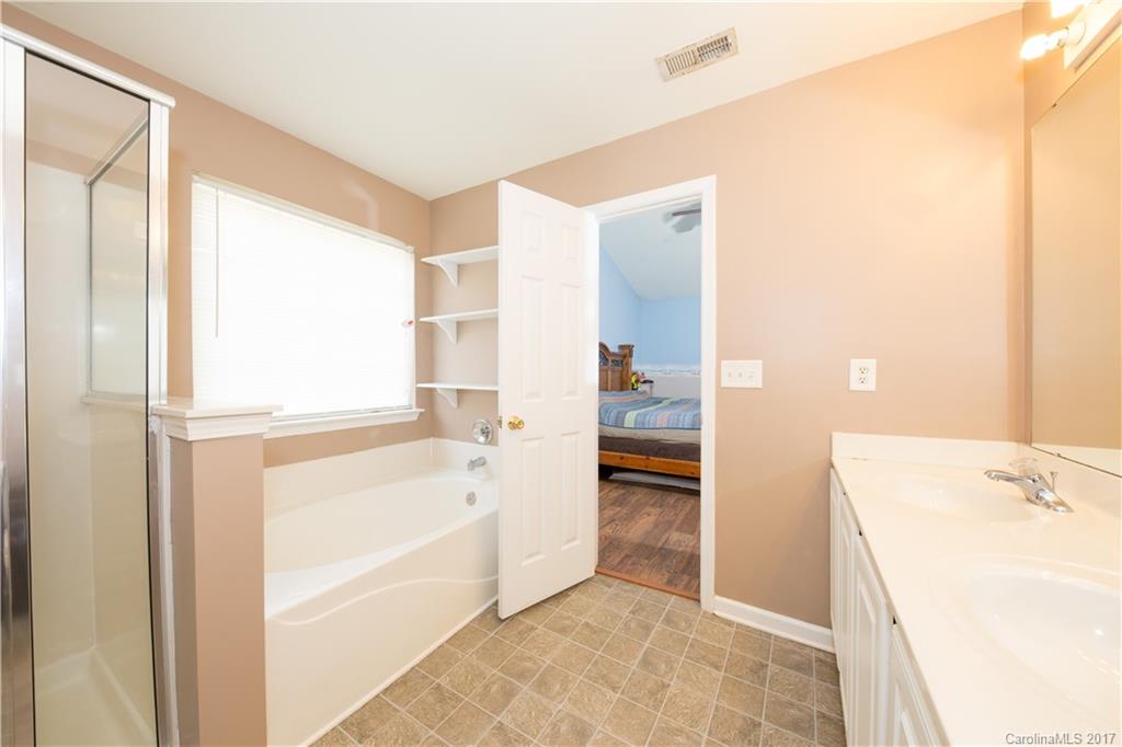 Oaks Of Broadway - Residential