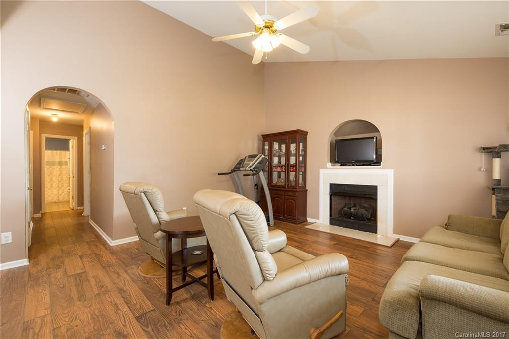 Oaks Of Broadway - Residential