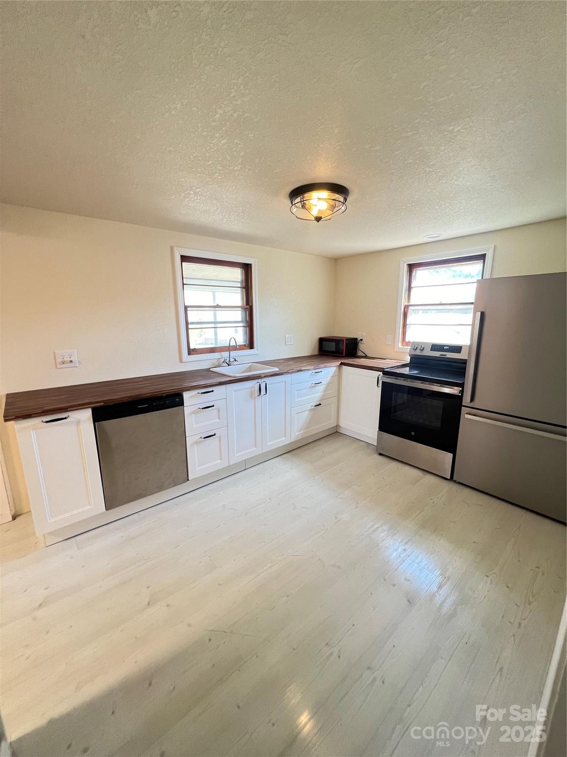 61 W Woodlawn Street