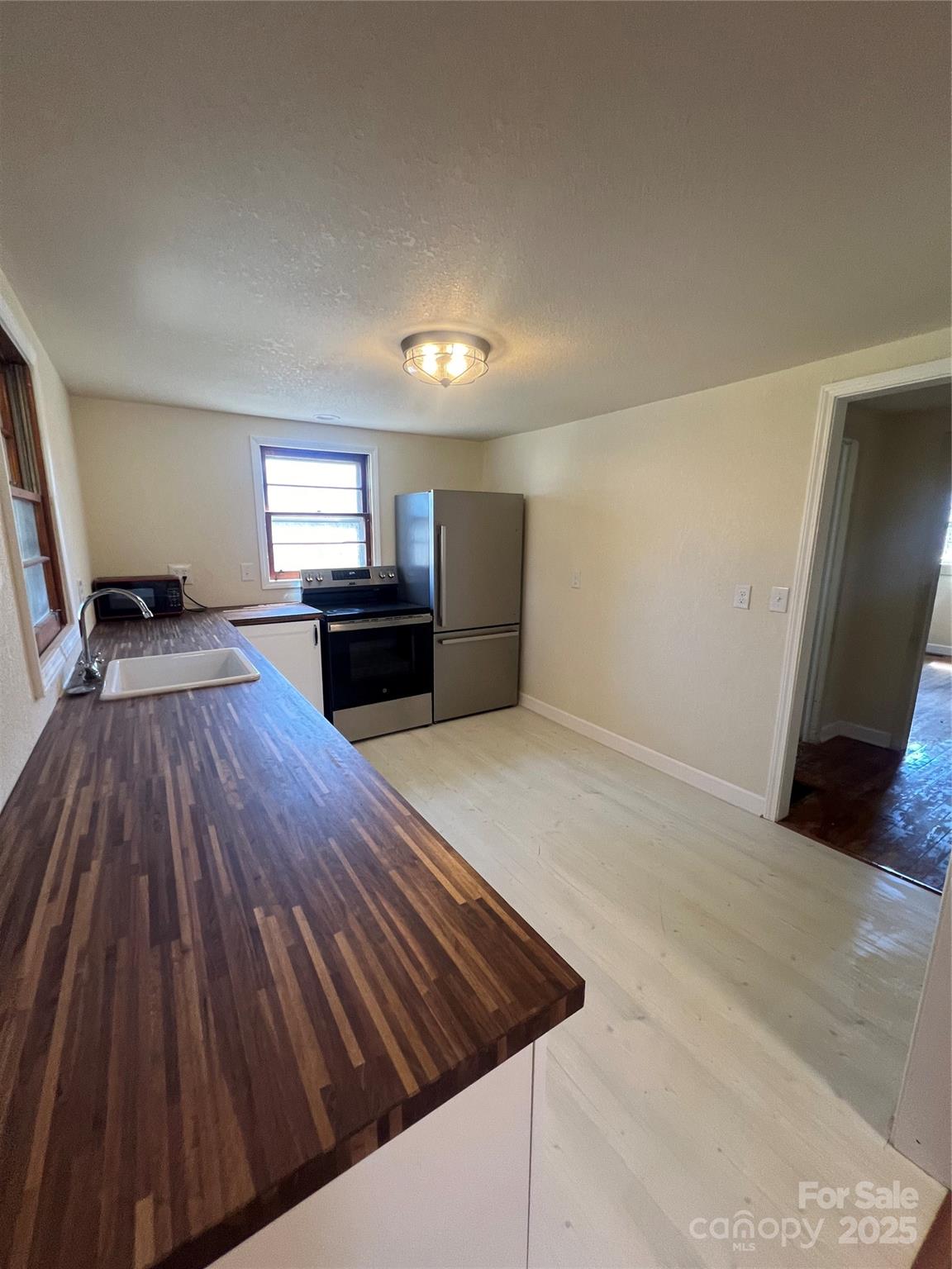 61 W Woodlawn Street