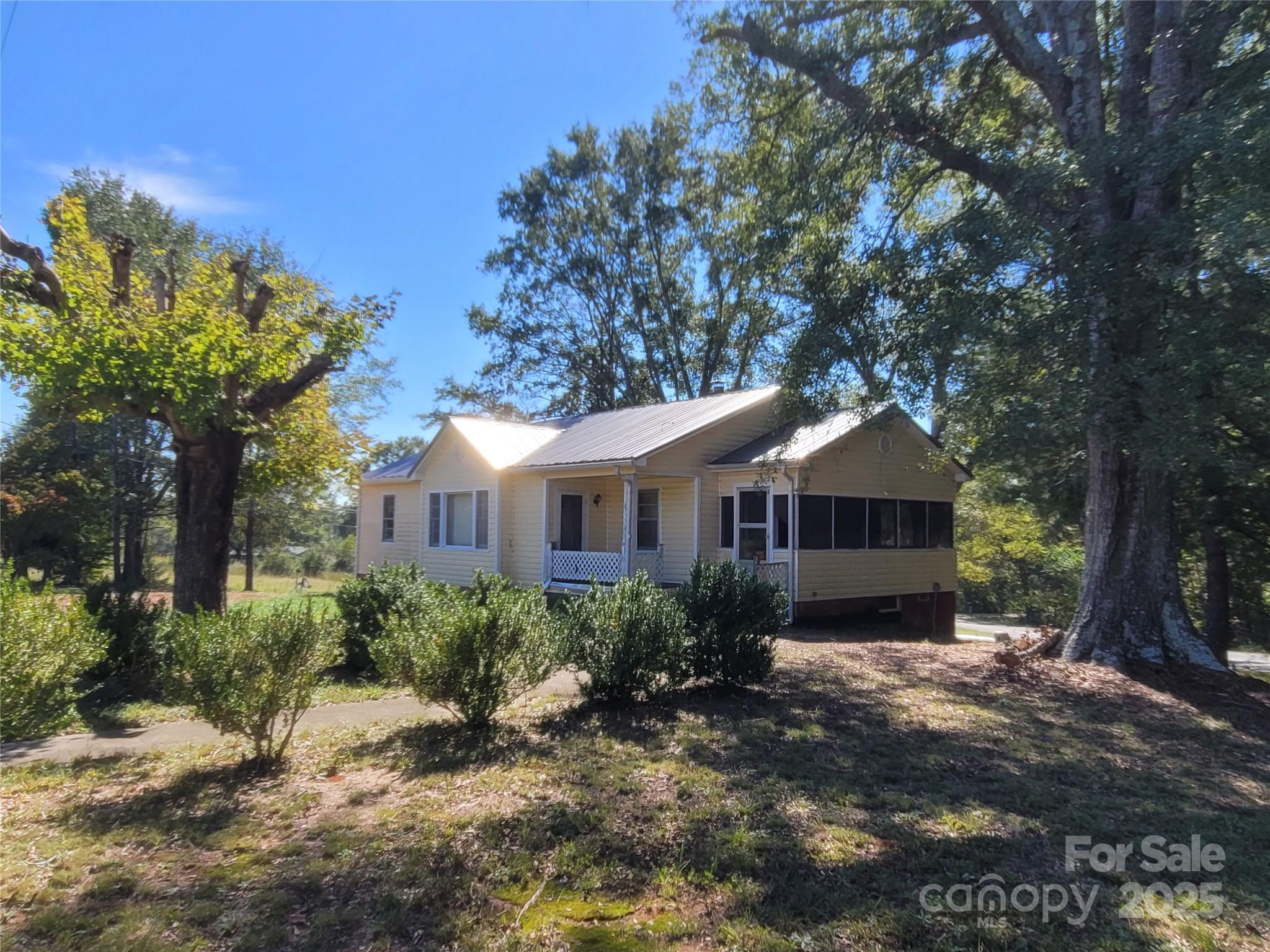 949 Cove Road