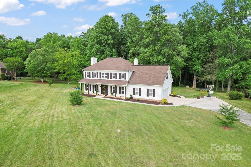 Located in a cul-de-sac on over an acre in the highly rated Weddington school district—just minutes from shopping, dining, and I-485. Fully renovated in 2020, this 4-bed, 2.5-bath home features stained hardwoods throughout, a spacious family room w/ a wood-burning fireplace, formal dining, and a beautifully updated kitchen w/ white quartz countertops, tile backsplash, farmhouse sink, and designer hardware. Upstairs: large primary suite w/ fireplace, spa-like bath w/ frameless glass shower, soaking tub, separate toilet room, and walk-in closet. Huge bonus room perfect for office, gym, or playroom. Enjoy peaceful views, a large stained deck, and established trees offering privacy and charm.

Major updates since 2020: Hardwood floors, HVAC, windows, water heater, plantation shutters, whole-house water filter & more.