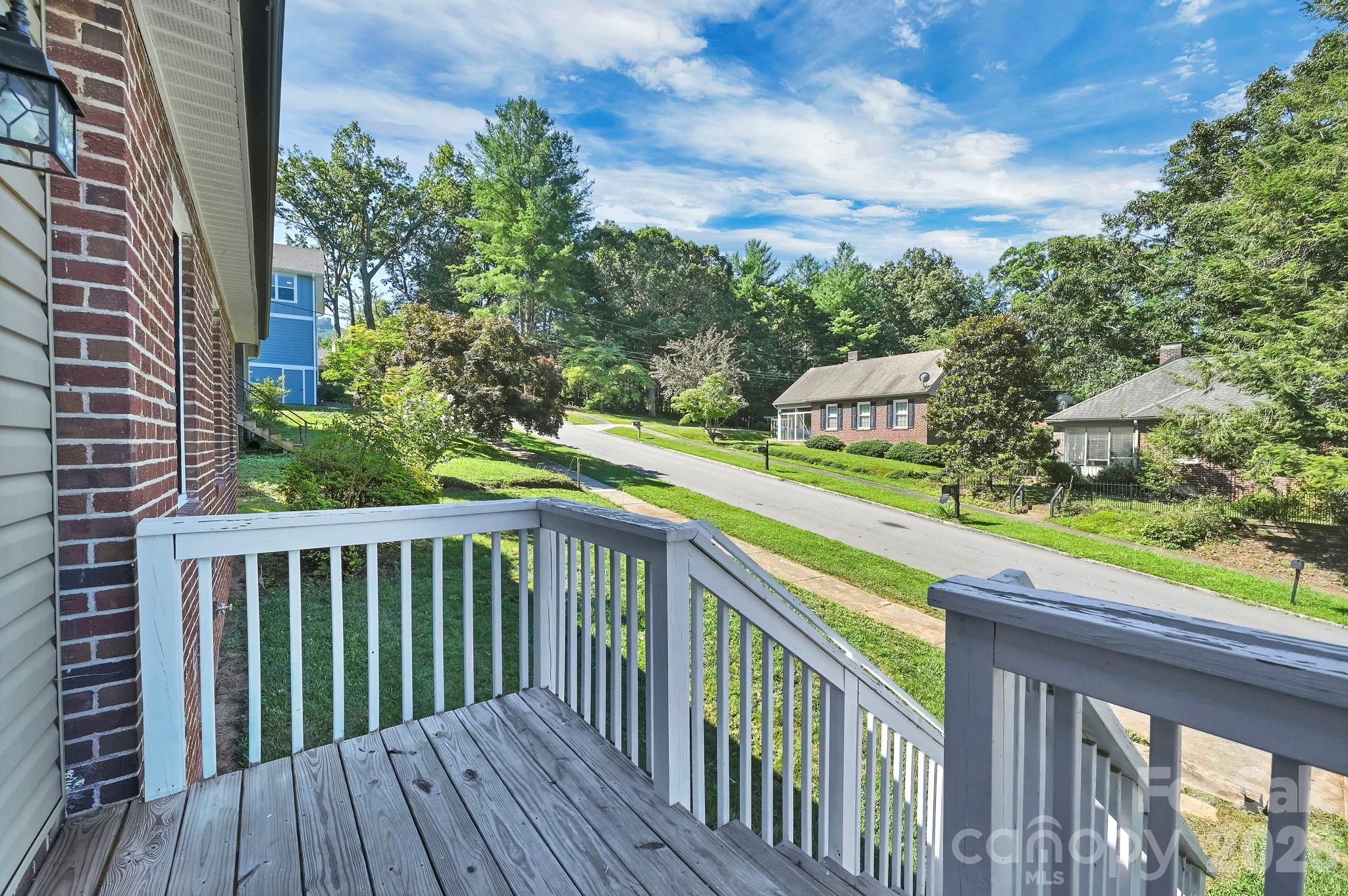 10 Enka Oak Street