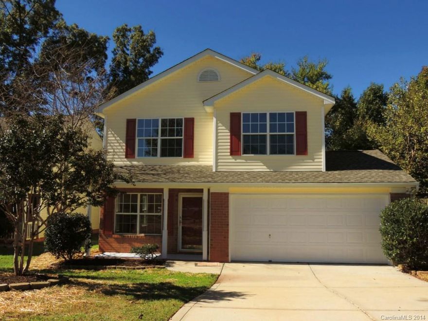 STUNNING!Describes This Remodeled Beauty in Desirable Lake Wylie!Remodeled Kitchen w/New SS Appl,New Granite Counters,New Sink,New Faucet,Inlay Ceramic Flr,Grt Rm w/Gleaming Ref Hdwds & Fpl,Huge Mstr w/Vault Ceil,Bth w/New Tile,New Carpet,All New Lighting & Ceil Fans Thruout,Fresh Interior & Ext Paint,Fin Gar,Newer Roof,Powerwashed & Sparkling Clean!-The List is Endless!Award Winning Clover Schools!Back the Truck & Move Right In! Don't Miss This Incredible Opportunity to Own This Beautiful Home!