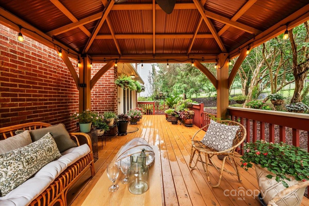 8857 Dartmoor Place