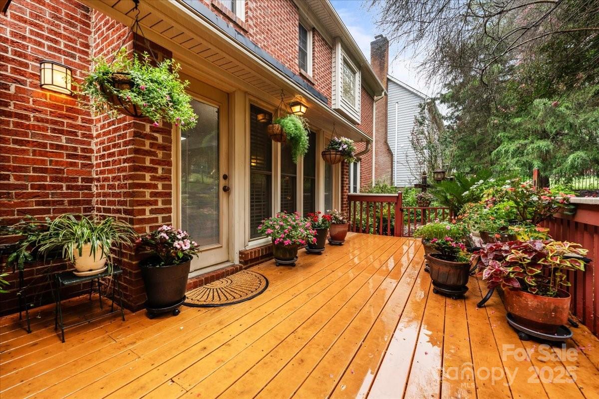8857 Dartmoor Place