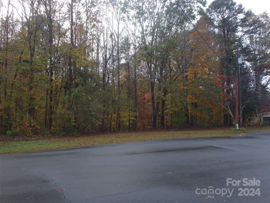 Building lot in Farmwood acres.
SR 1973