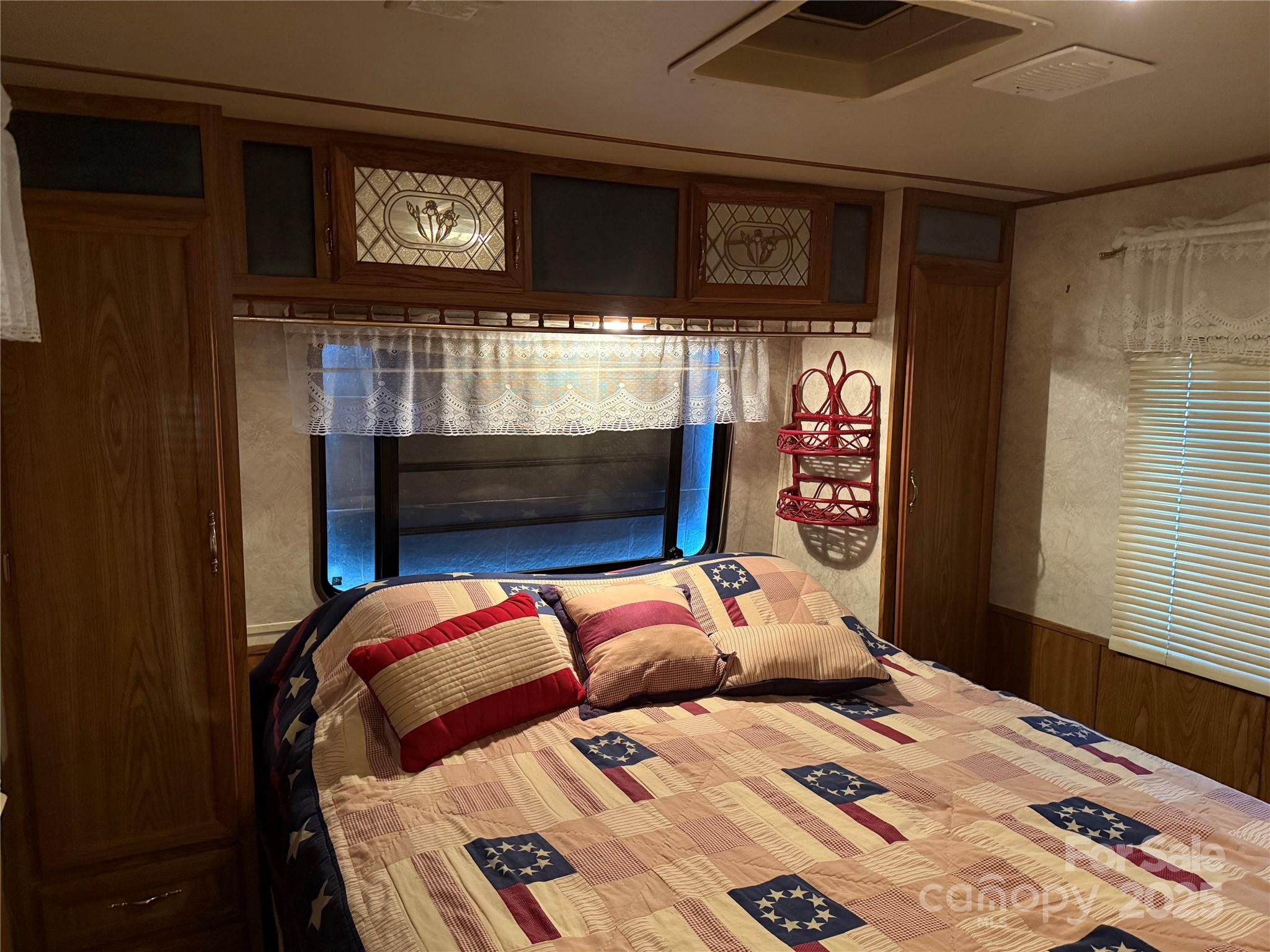 Twin Harbor - Residential