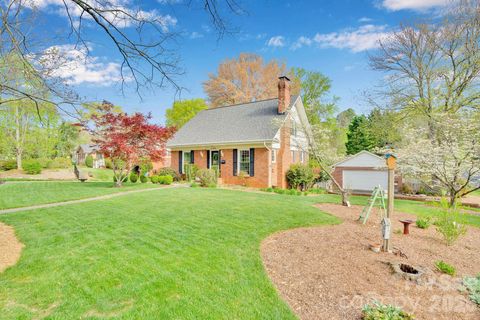 Photo of 1745 Wensley Drive, Charlotte, NC 28210 (MLS # 4374719)