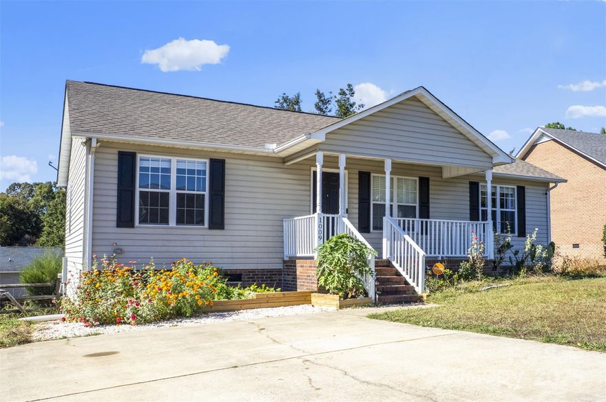 Exceptional Value For The Price - Move-In Ready! Beautiful One-Level Home with Open Floor Plan.
This well-maintained home offers an open and functional layout with all living spaces on one level. The owner’s suite is conveniently located on the main floor. Enjoy a level lot with a clean, nicely landscaped backyard, perfect for relaxing or entertaining. this property combines comfort, convenience, and value.
Schedule your showing and make it yours!