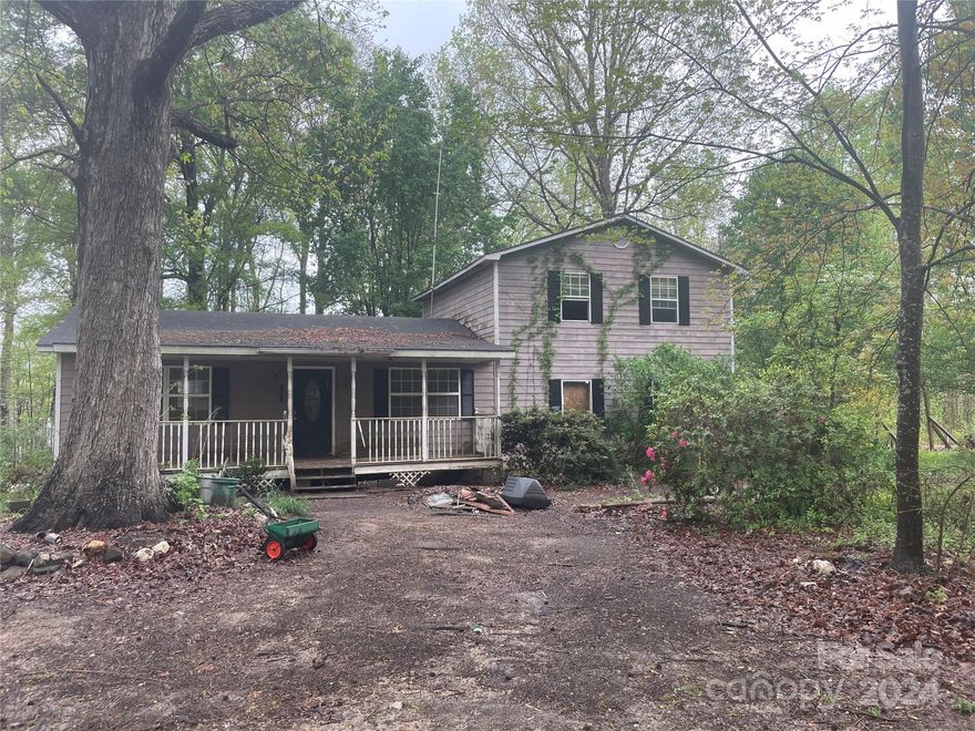 1.5 Story Home featuring Great Room w Fireplace, Dining area and Full Bath and Kitchen on Main Level.
Spacious Bedroom upstairs with Full Bath. Situated on 1.97 Acre Tract in County with no City Taxes.
Home in need of Repairs and updates.