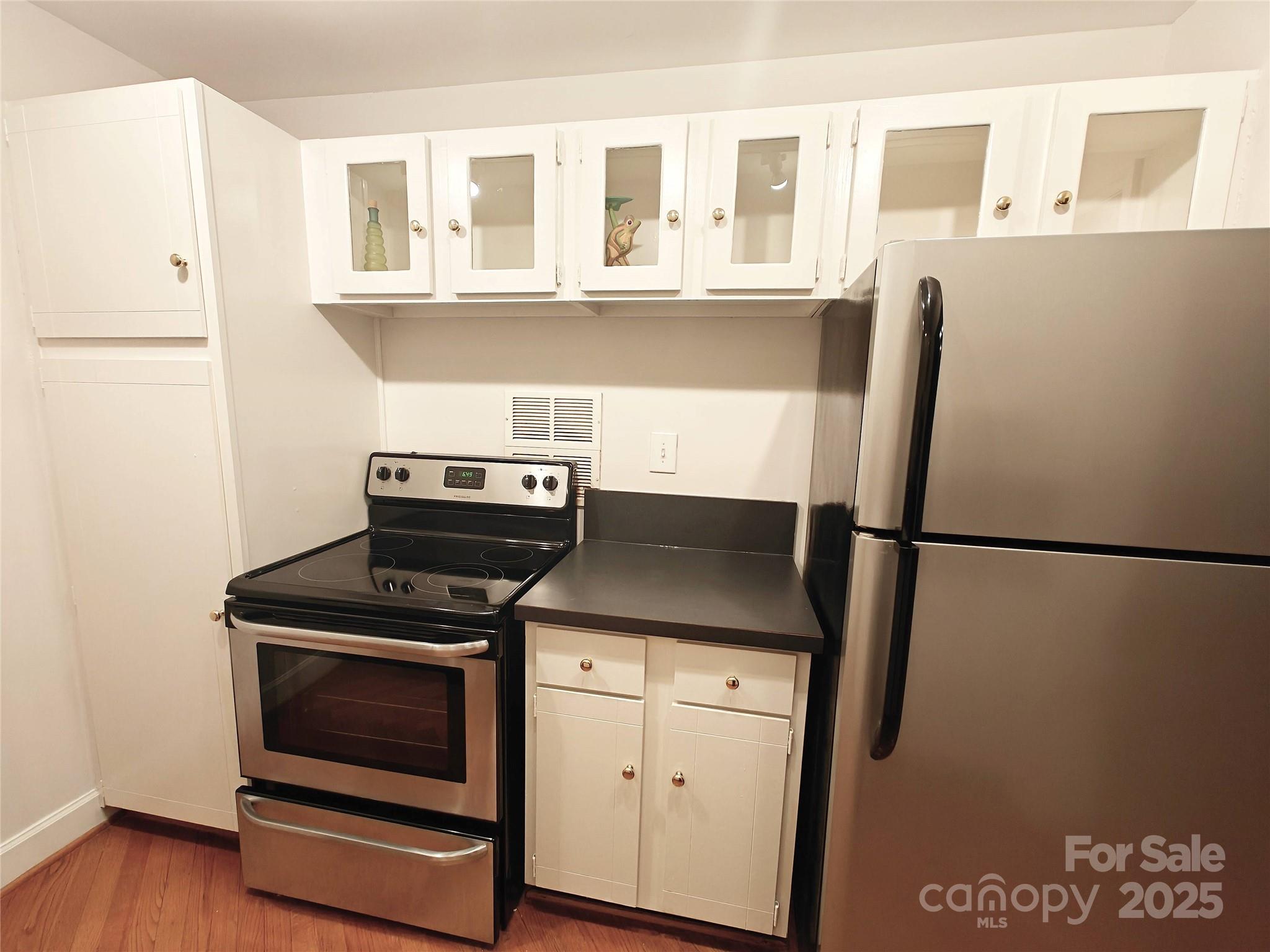 1323 Queens Road 321