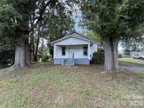 Photo of 142 26th Street SW, Hickory, NC 28602 (MLS # 4423588)