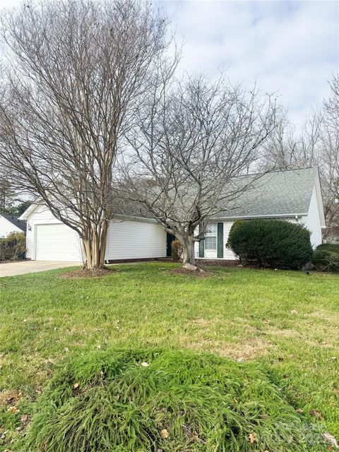 Photo of 5419 Haybridge Road, Charlotte, NC 28269 (MLS # 4327411)