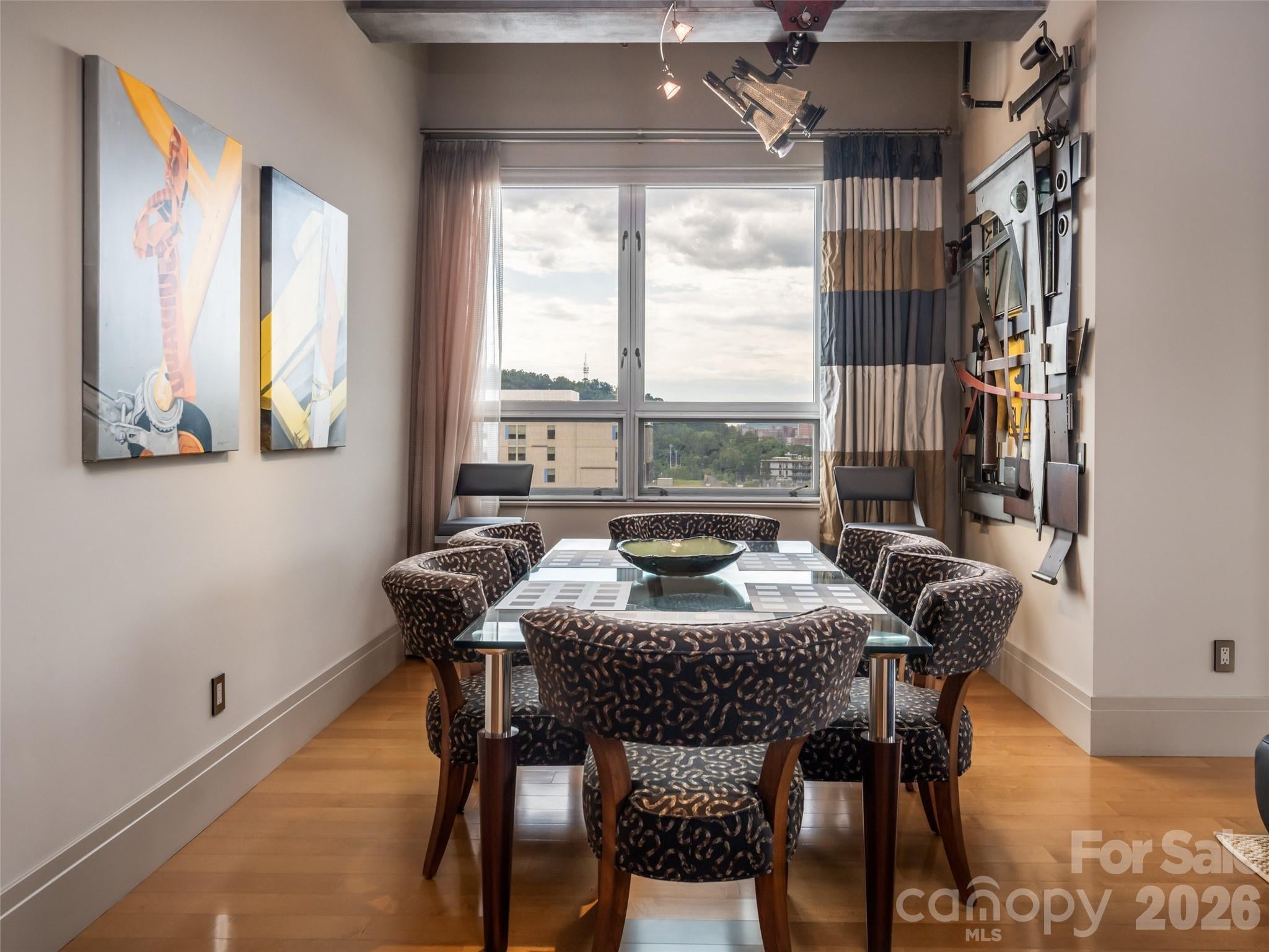 12 S Lexington Avenue 407