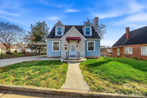 Photo of 323 4th Street Place SW, Hickory, NC 28602 (MLS # 4436373)