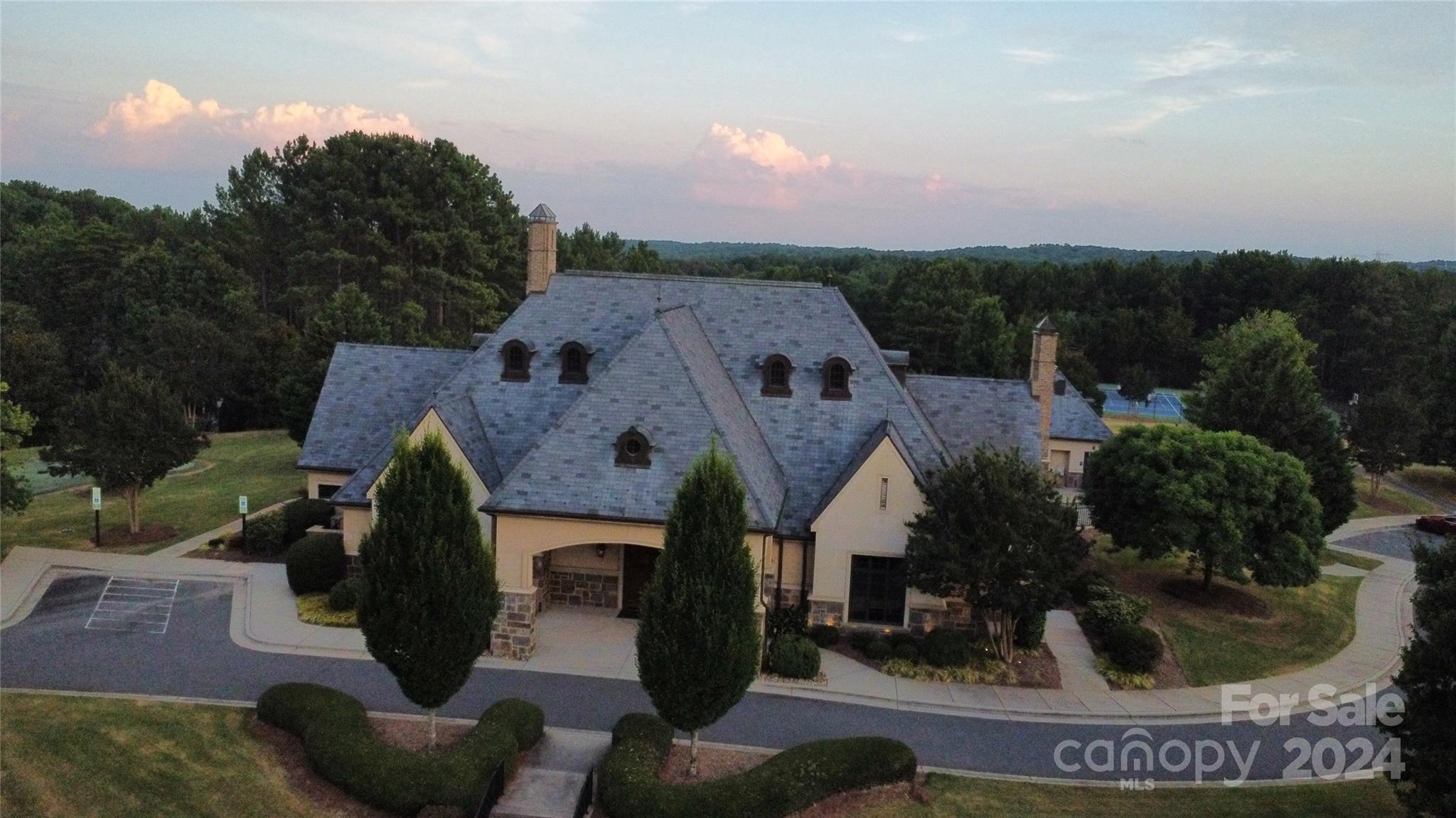 2000 Gladelynn Court