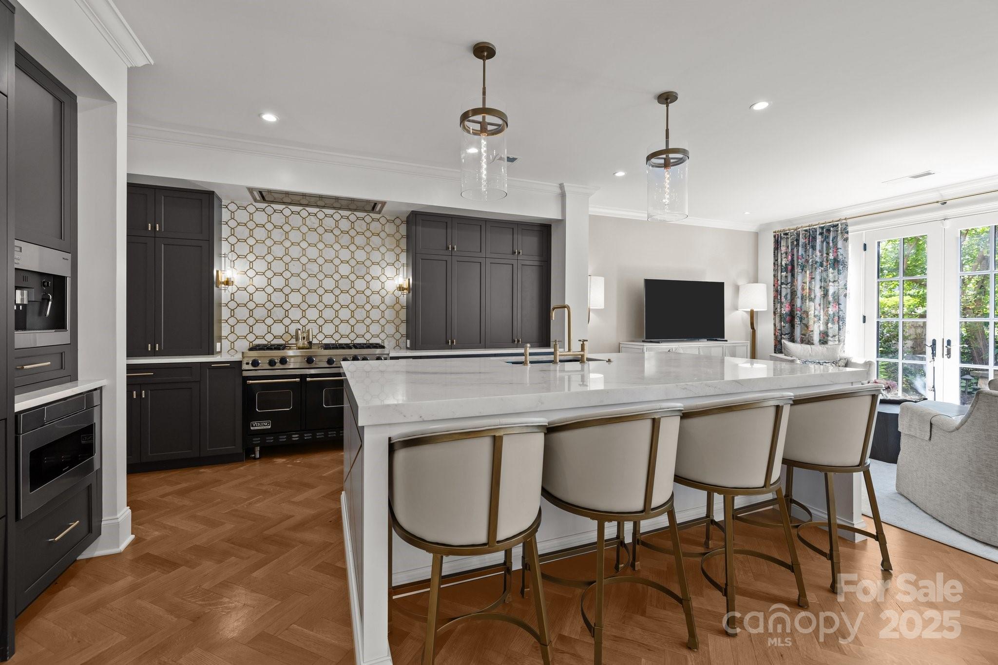 1625 Bibury Lane