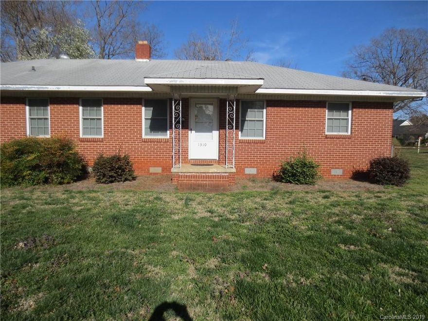 NEWLY RENOVATED 2 bedroom and 1 bathroom ranch duplex with new flooring throughout, new interior paint and new kitchen cabinets.  Owner will be replacing the roof and adding gutters and downspouts.  Go to www.northpointam.com to apply