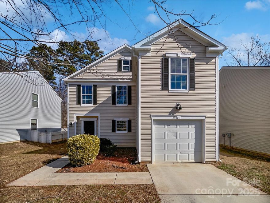 100-Day Home Warranty coverage available at closing. Seller may consider buyer concessions if made in an offer. Welcome to your dream home! The interior is beautifully adorned with a neutral color paint scheme that complements any decor. The living room features a cozy fireplace, perfect for chilly evenings. The kitchen is a chef's delight, boasting all stainless steel appliances. The primary bedroom is a true retreat with a walk-in closet. The primary bathroom features double sinks, ensuring ample space for your morning routine. This property is a perfect blend of comfort and sophistication. Don't miss out on this gem!